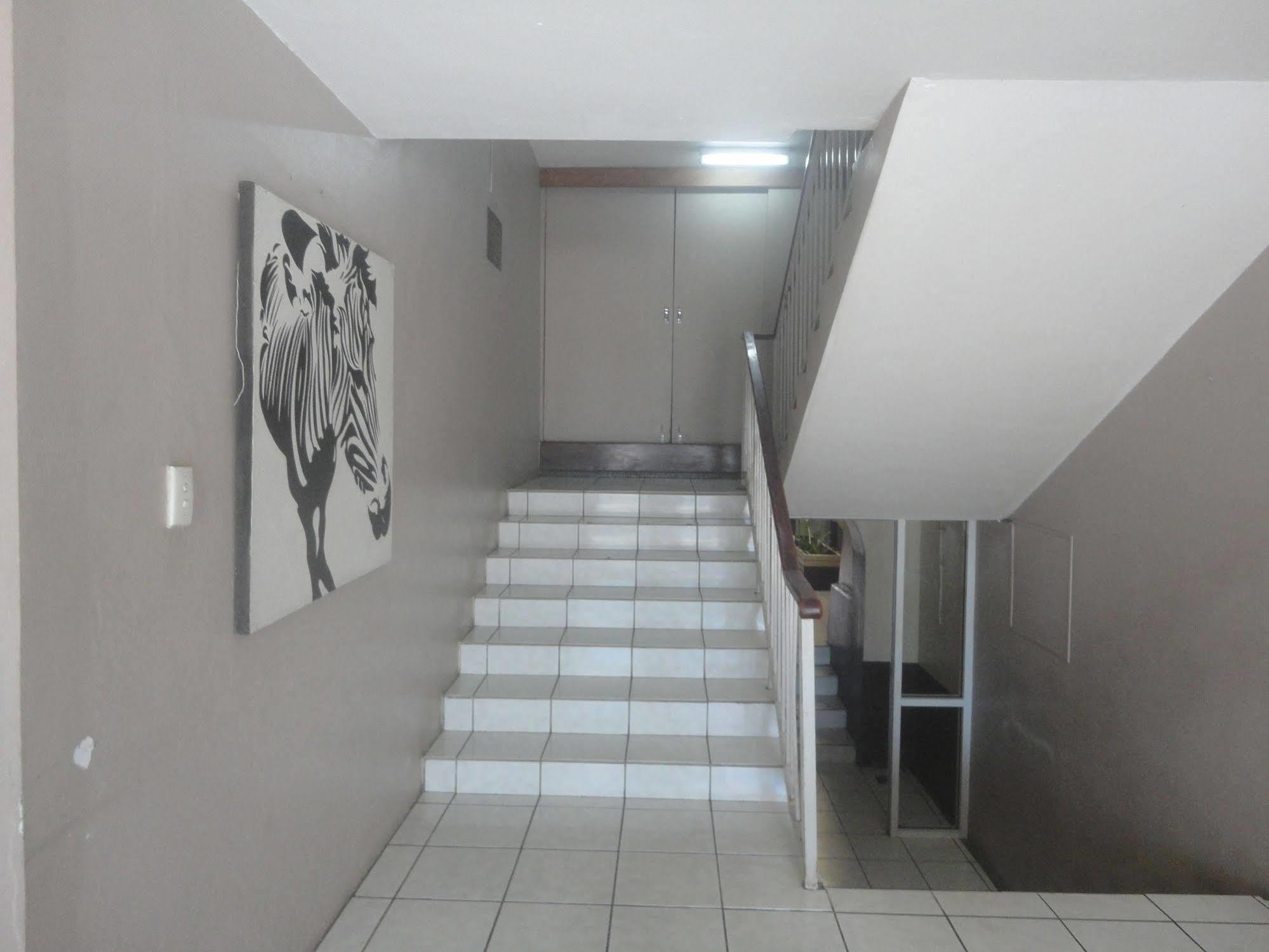 Hotel Olympic Port-Vila Extérieur photo