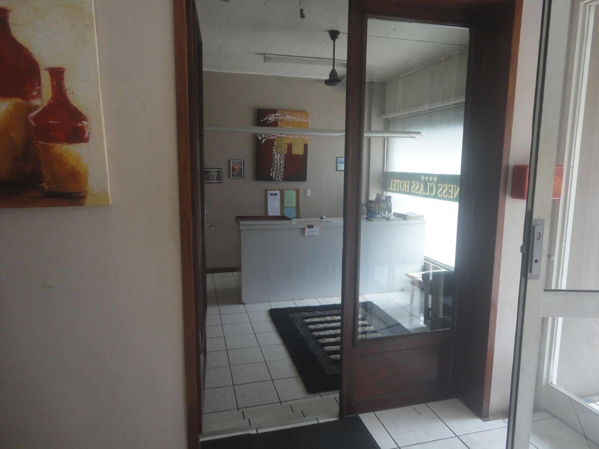 Hotel Olympic Port-Vila Extérieur photo