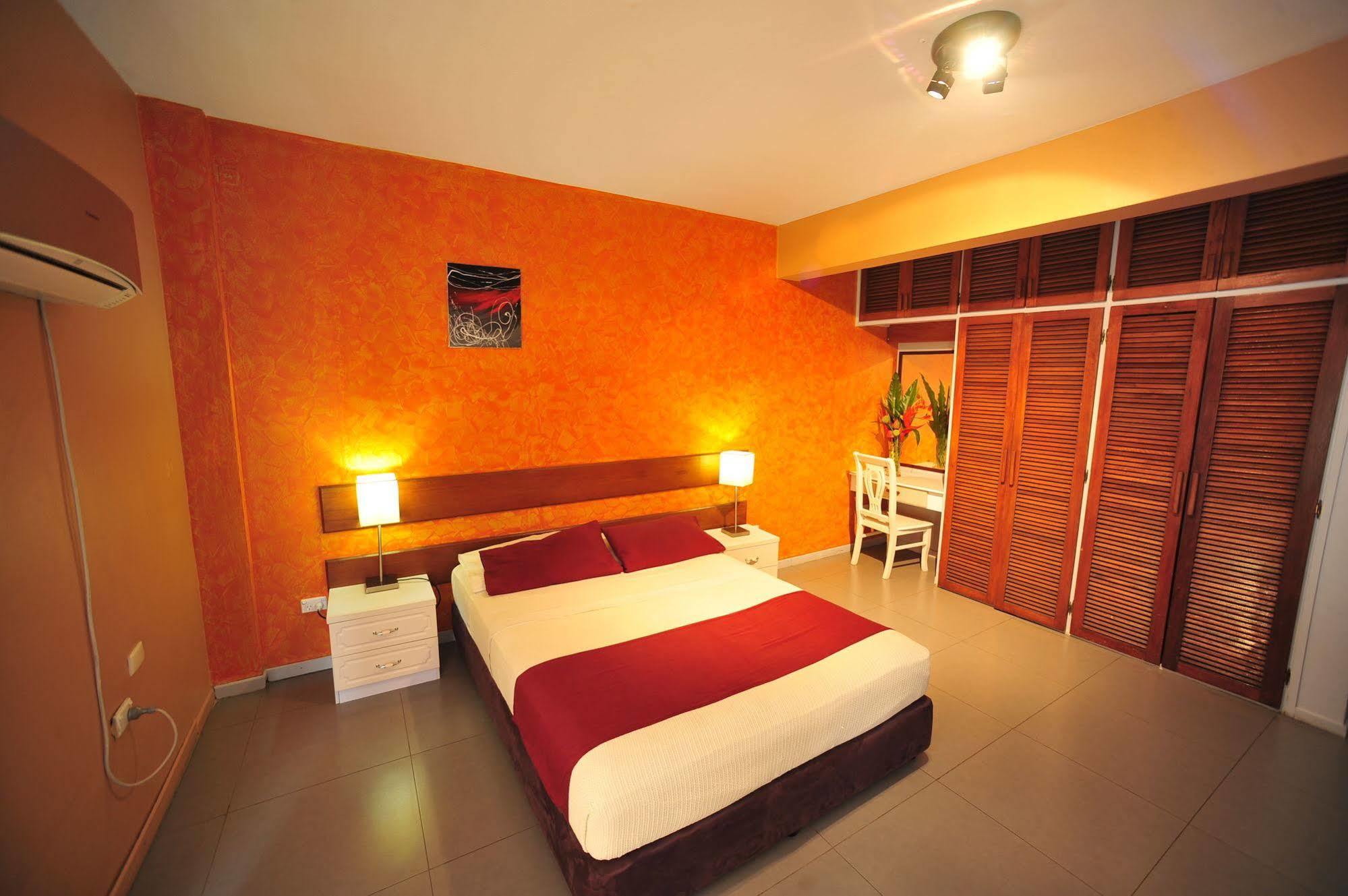 Hotel Olympic Port-Vila Extérieur photo